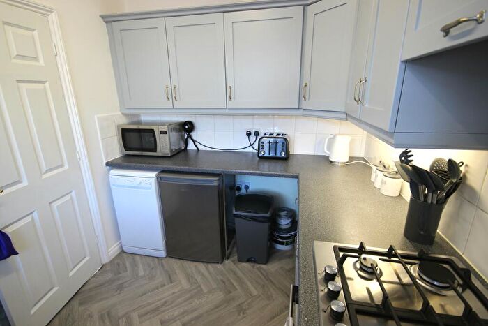 2 Bedroom End Of Terrace House To Rent In Kingsley Meadows, SS12