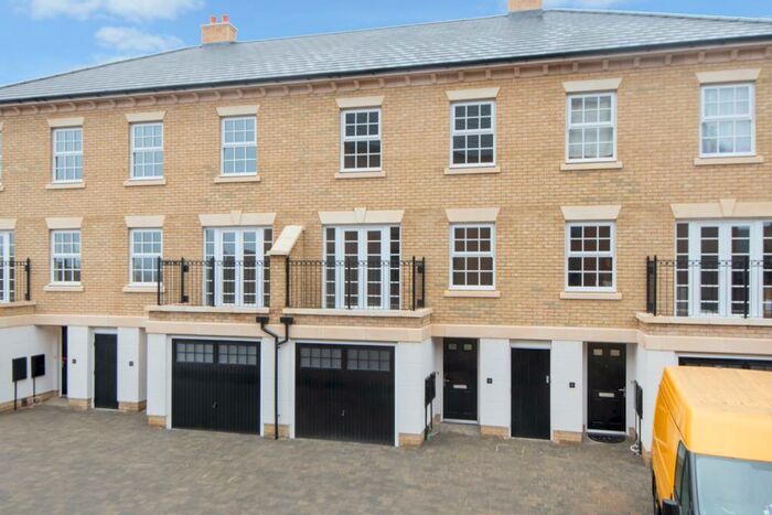 4 Bedroom Semi-Detached House To Rent In Simmons Road, Ebbsfleet, Kent, DA10