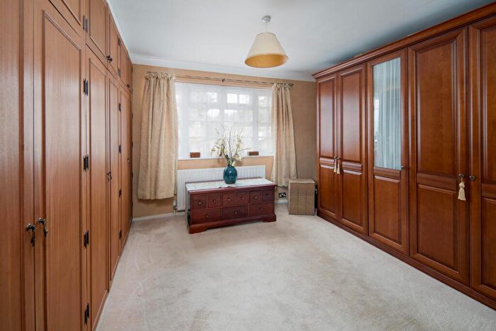 4 Bedroom Chalet For Sale In The Honeypot, Millfield Avenue, East Cowes, Isle Of Wight, PO32