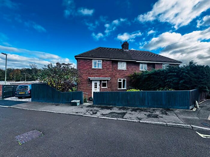 3 Bedroom End Of Terrace House For Sale In Bolton Crescent, Basingstoke, Hampshire, RG22