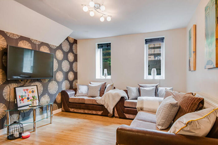 5 Bedroom Flat To Rent In Kelso Road, Leeds, LS2