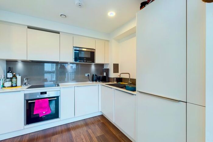 2 Bedroom Flat To Rent In Market Road, Islington, N7