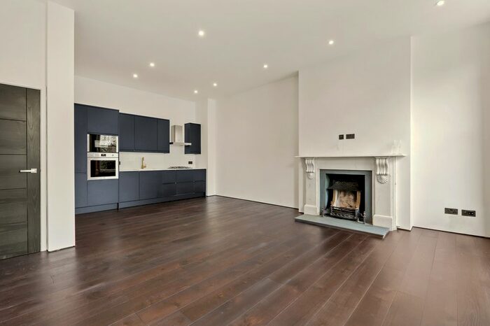 2 Bedroom Flat To Rent In Michael John House, Southend Road, Beckenham, BR3