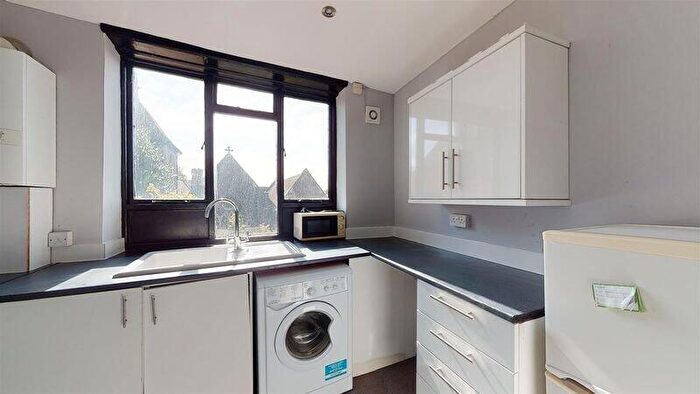 2 Bedroom Flat To Rent In Lower Bridge Street, Canterbury, Kent, CT1