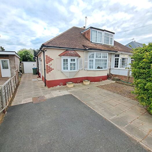 2 Bedroom Semi-Detached Bungalow To Rent In Merton Crescent, Portchester, PO16
