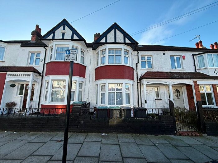4 Bedroom Flat To Rent In First Floor Flat B, Lyndhurst Road, Wood Green, London, N22
