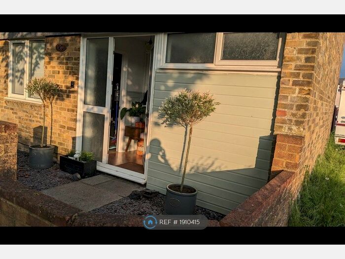 3 Bedroom End Of Terrace House To Rent In Malvern Close, Basingstoke, RG22