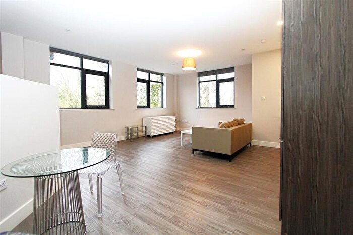 Studio To Rent In Dawsons Square, Pudsey, LS28