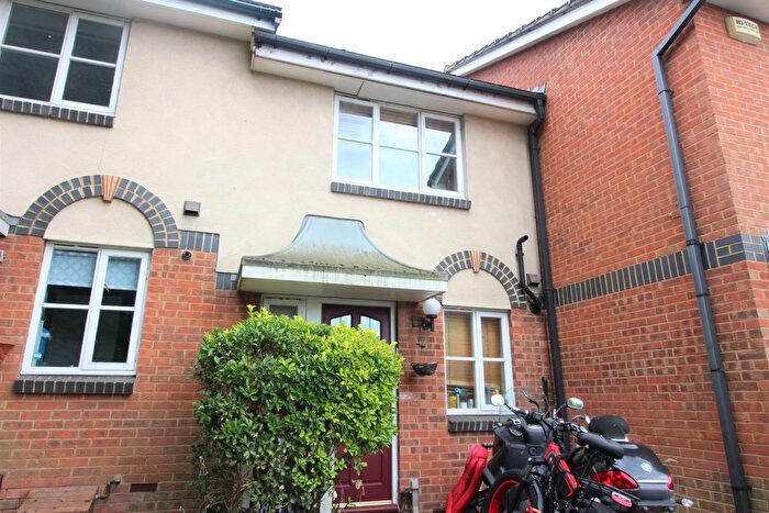 2 Bedroom Detached House To Rent In Avenue Terrace, Oxhey, Herts, WD19