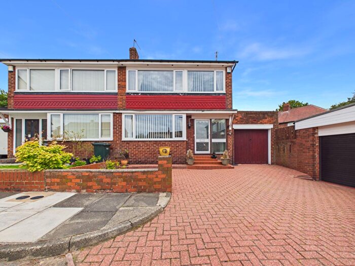3 Bedroom Semi-Detached House For Sale In Wentworth Close, Gateshead, NE10