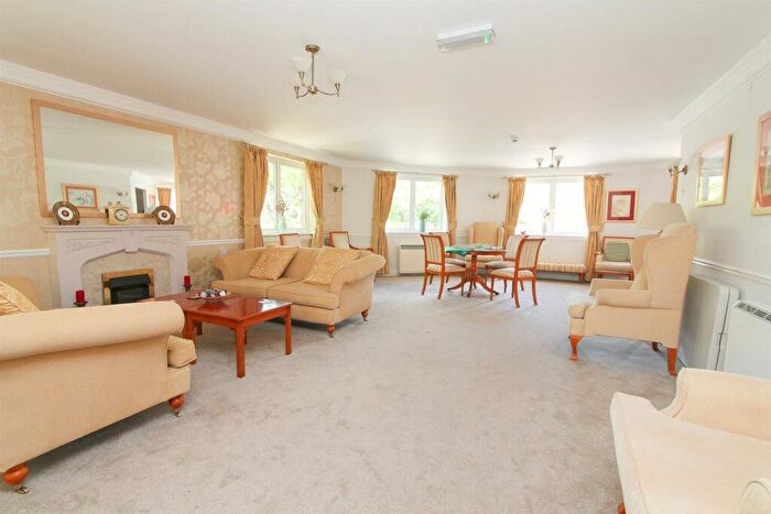 1 Bedroom Apartment For Sale In Hampton Lodge, Cavendish Road, South Sutton, SM2