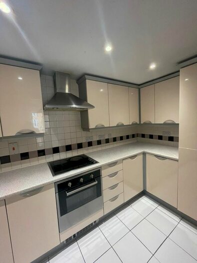 2 Bedroom Property To Rent In Middlewood Street, Salford, M5