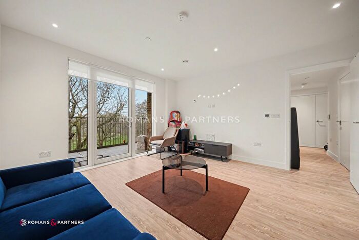 1 Bedroom Flat To Rent In Brecon Court, Hounslow, TW3