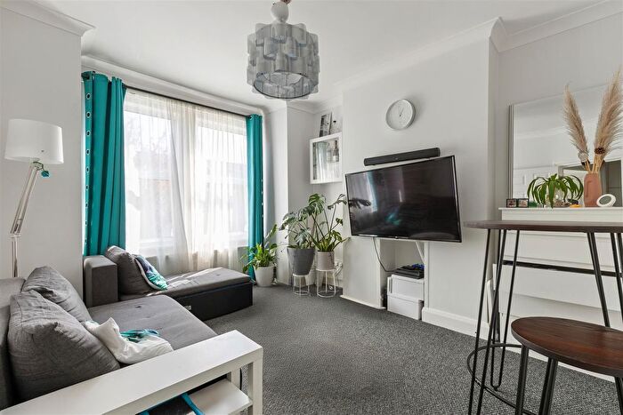 2 Bedroom Flat For Sale In Balfour Road, London, SE25
