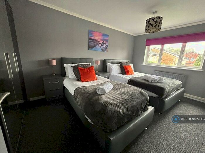 2 Bedroom Maisonette To Rent In Warren Close, Tipton, DY4