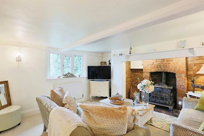 3 Bedroom Cottage For Sale In Church Street, Wellesbourne, Warwick, CV35