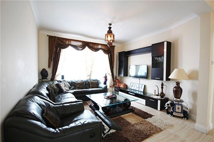 3 Bedroom Semi-Detached House To Rent In Beavers Lane, Hounslow, TW4