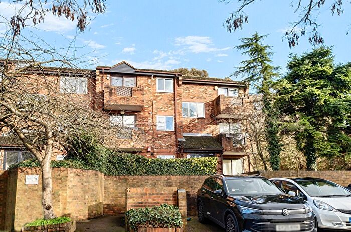 2 Bedroom Flat For Sale In Maple Mews, London, SW16