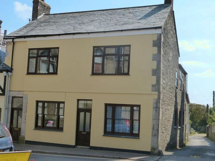 Houses for sale & to rent in TR9 6AG, West Street, St Columb Major St