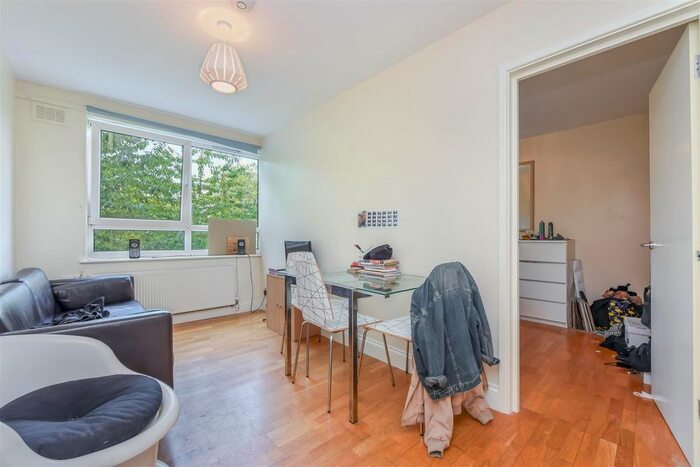 4 Bedroom Flat To Rent In Hyperion House, Tulse Hill, Brixton, SW2