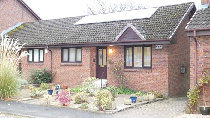 2 Bedroom Bungalow To Rent In Burnside Walk, Glasgow, G61