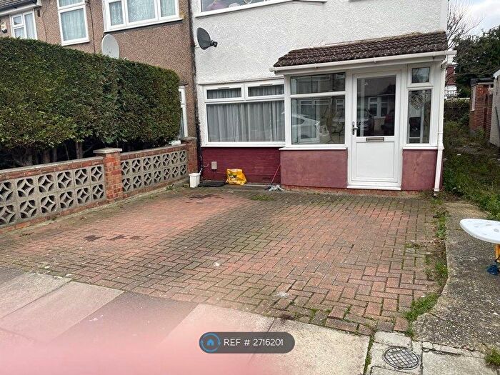 3 Bedroom End Terrace House To Rent In Mayfair Road, Dartford, DA1