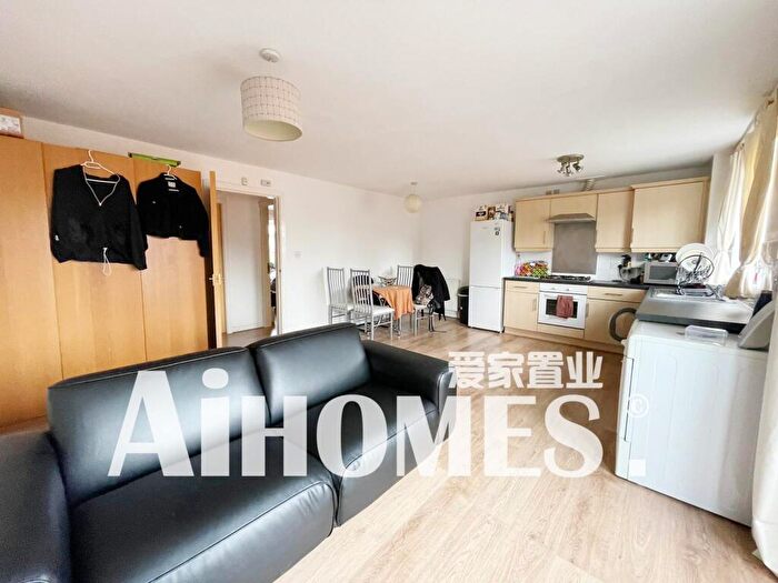 2 Bedroom Flat To Rent In Newbold Walk, Manchester, M15