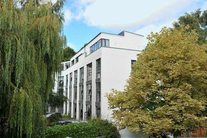 2 Bedroom Apartment To Rent In Executive Apartment - Station Road, Godalming, GU7