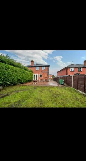 2 Bedroom House To Rent In Scott Hall Grove, Leeds, LS7