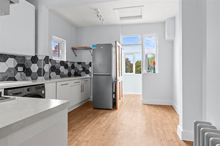 2 Bedroom Flat To Rent In Junction Road, Ealing, W5