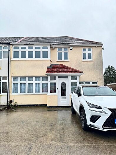 4 Bedroom Semi Detached House For Sale In Hogarth Road, Edgware, HA8