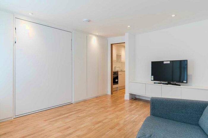 Flat To Rent In Cowcross Street, Farringdon, EC1M