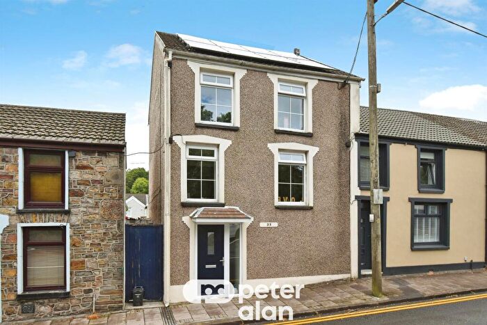 4 Bedroom Town House For Sale In Glan Road, Aberdare, CF44