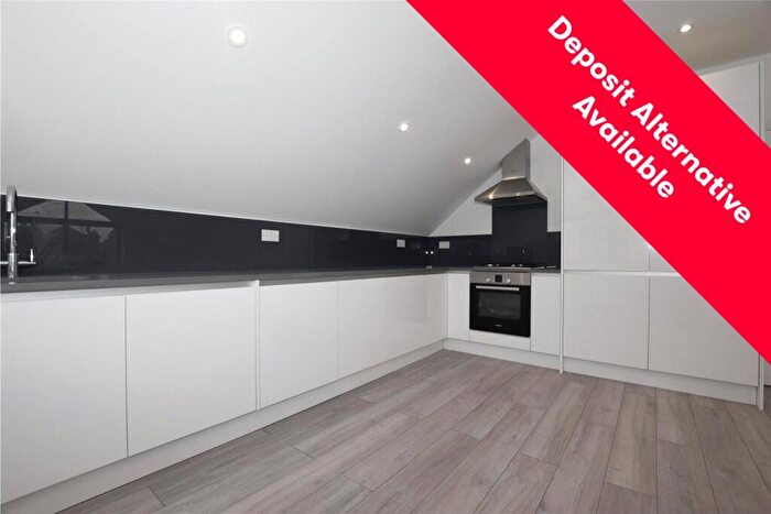 3 Bedroom Apartment To Rent In Fitzjohn Avenue, Barnet, EN5