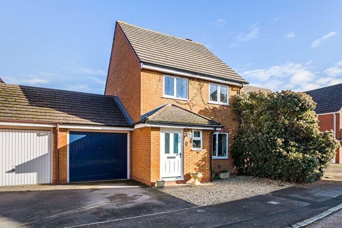 3 Bedroom Semi Detached House For Sale In Tyburn Glen, Didcot, OX11