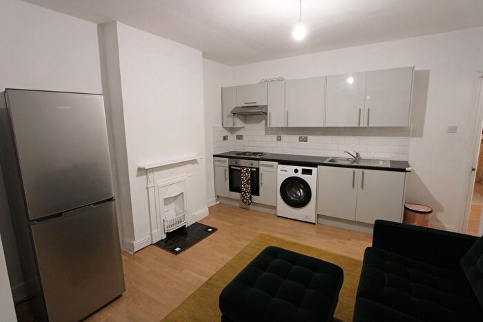 1 Bedroom Flat To Rent In Hill Road, Mitcham, CR4