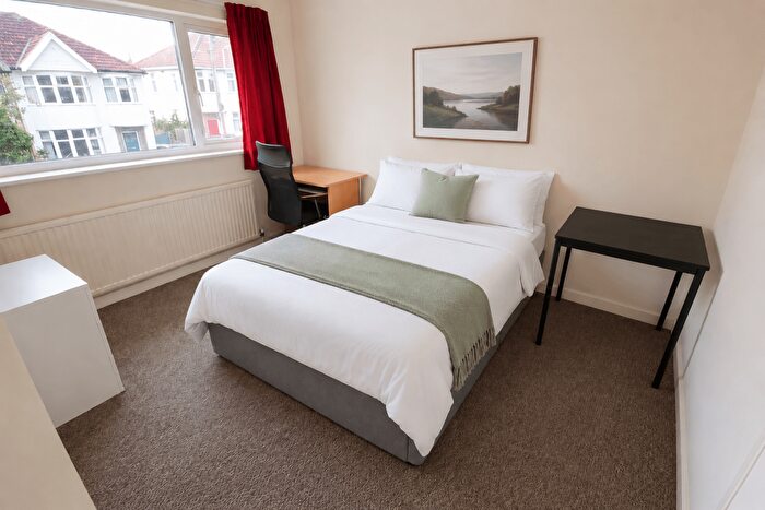 5 Bedroom House To Rent In North Devon Road, BS16