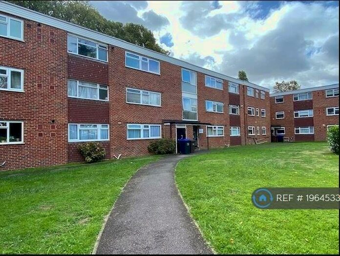 2 Bedroom Flat To Rent In Devana End, Carshalton, SM5