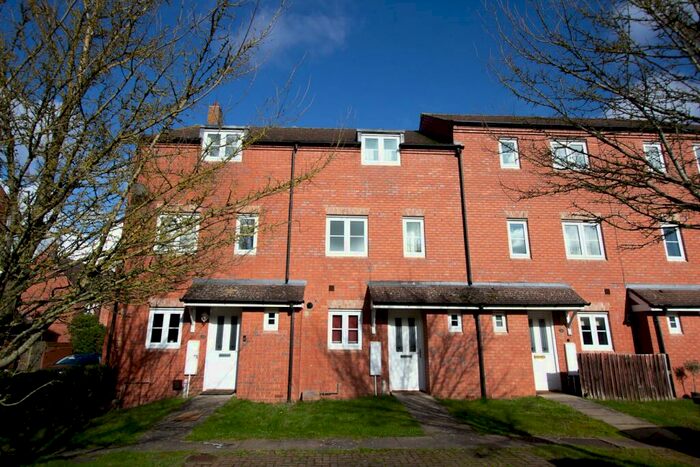 4 Bedroom Property To Rent In Congreve Way, Stratford-Upon-Avon, CV37