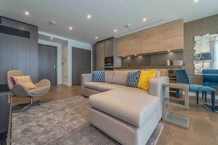 1 Bedroom Apartment To Rent In Chronicle Tower, B City Road, Angel, London, EC1V