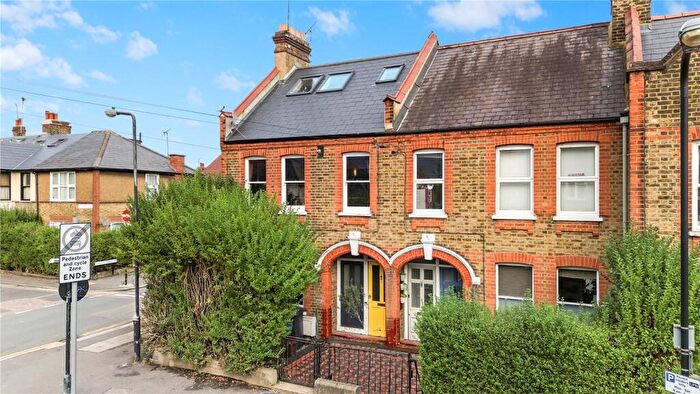 3 Bedroom Flat For Sale In Fleeming Road, Walthamstow, London, E17