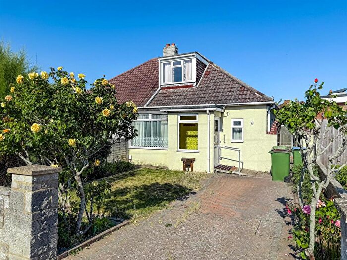 3 Bedroom Semi-Detached Bungalow For Sale In Bayly Avenue, Portchester, PO16