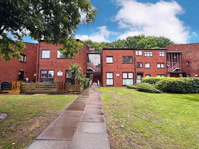 2 Bedroom Flat To Rent In Badgers Bank Road, Sutton Coldfield, B74
