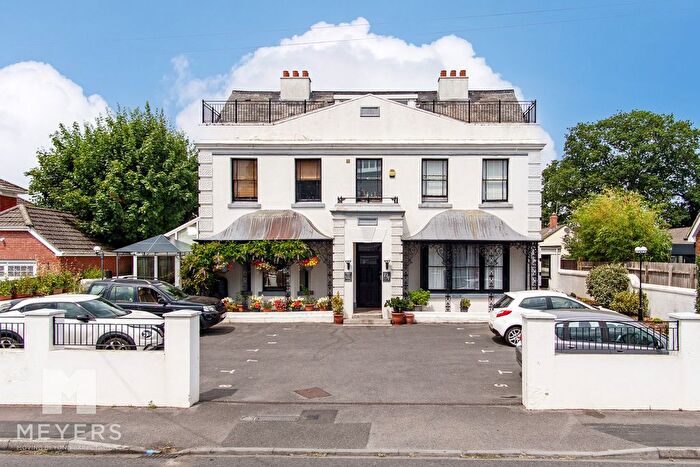 2 Bedroom Flat For Sale In Southampton Road, Ringwood, BH24