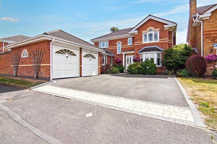 4 Bedroom Detached House For Sale In Greenfield Avenue, Balsall Common, CV7