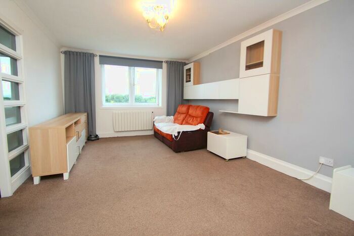 2 Bedroom Maisonette To Rent In Lenzie Way, Springburn, G21