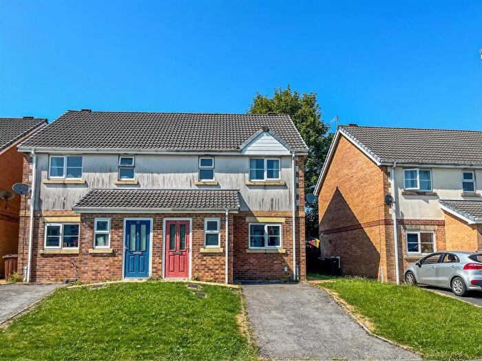 3 Bedroom Semi-Detached House For Sale In Sheldon Road, Fairfield, Buxton, SK17