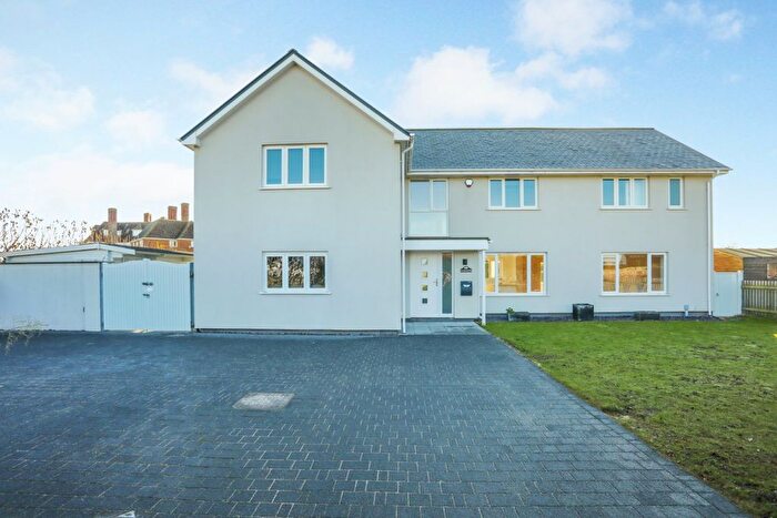 4 Bedroom Detached House For Sale In Waldershare Avenue, Sandwich Bay, Sandwich, Kent, CT13
