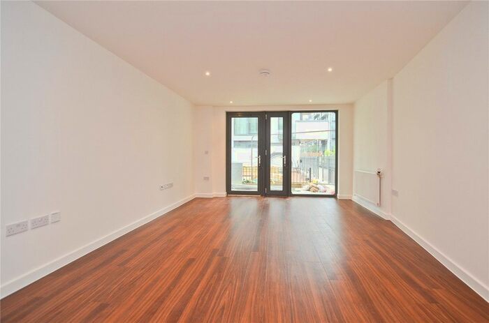 1 Bedroom Flat To Rent In Kingfisher Heights, Waterside Way, London, N17