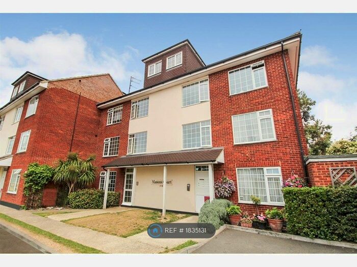 2 Bedroom Flat To Rent In Masons Court, Slough, SL1